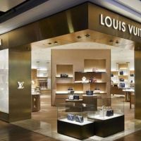 Louis Vuitton EMAAR – BUT-SAN asansör butonu ve kaset referansı