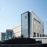Louis Vuitton İstinyePark – BUT-SAN asansör butonu ve kaset referansı